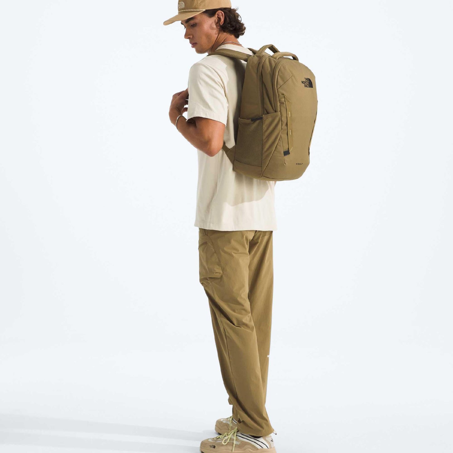 THE NORTH FACE Vault Everyday Laptop Backpack - Commuter Travel Bag, Water-Repellent Finish, Spacious Compartment, Cedar, One Size ๐ All In One Marketplace Canada