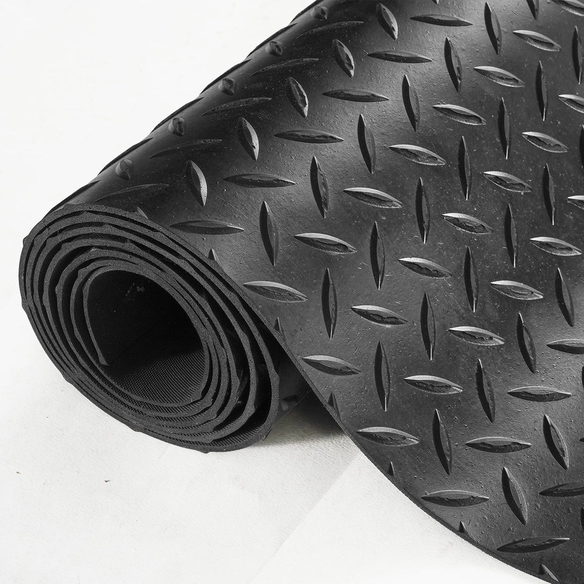 VEVOR Diamond-Plate Rubber Flooring Roll, 3 mm x 4 ft x 8 ft Garage Floor Mat, SBR Rubber Flooring Roll, Easy to Clean, Diamond Plate Mat for Under Cars, Garage Industry Gym, Black ๐ All In One Marketplace Canada