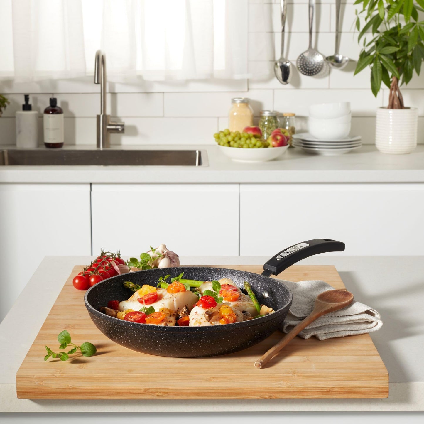 Starfrit The Rock 20cm (8") Non-Stick Fry Pan - Durable Forged Aluminum - Oven Safe - PFOA Free - Easy to Clean - Black ๐ All In One Marketplace Canada