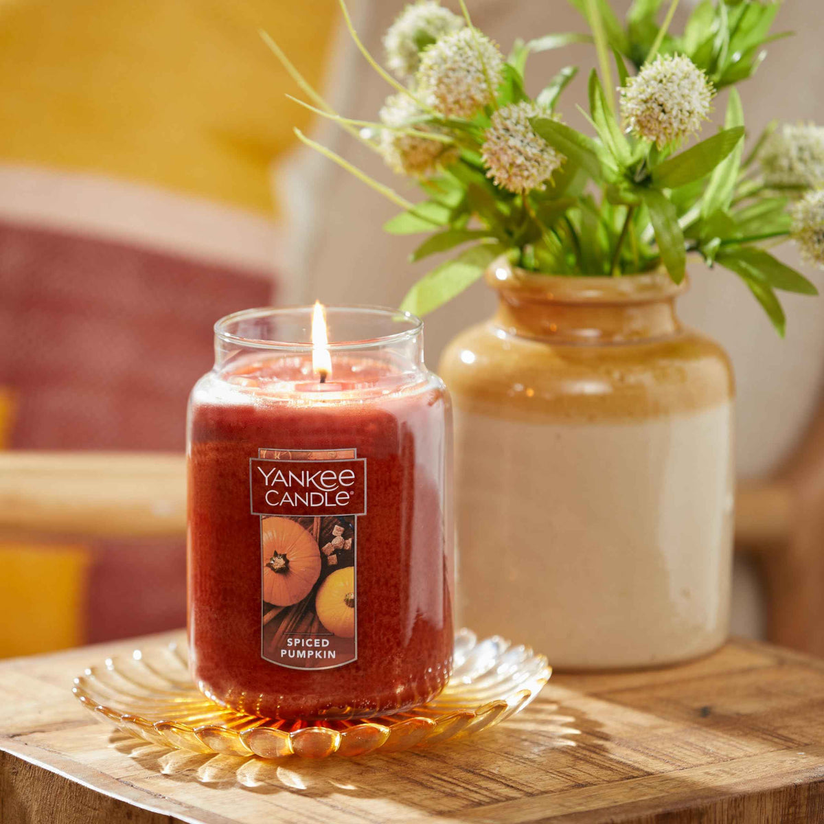 Yankee Candle Scented Candle, Spiced Pumpkin, Original Large Jar Candle, 110-150 Hours of Burn Time, 22 oz. 🍁 All In One Marketplace Canada