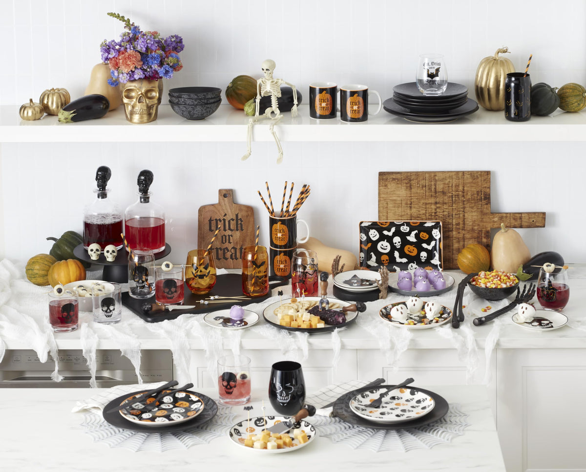 Oneida Serveware, Trick-or-Treat Cheese Board, Made of Acacia Wood, Cheese Server, Halloween Decor Indoor, Perfect for Halloween Party, Fall Decor for Home, Hand Wash Only (1 Piece, 9.6 x 6.8-inch)