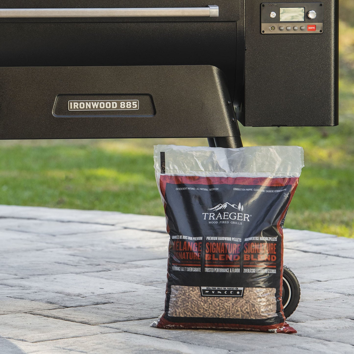 Traeger Grills Signature Blend 100% All-Natural Wood Pellets for Smokers and Pellet Grills. BBQ, Bake, Roast, and Grill, 20 lb. Bag š All In One Marketplace Canada
