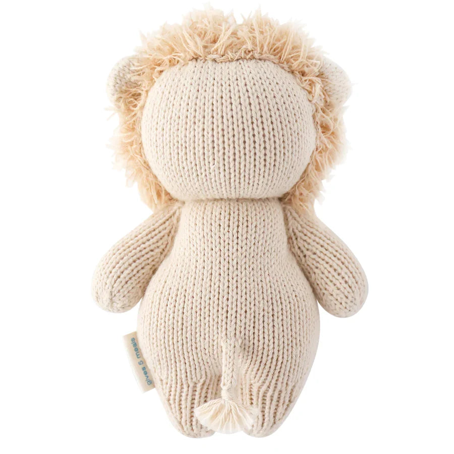 Baby lion | Cuddle + Kind
