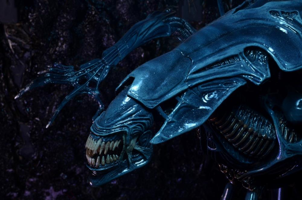 Aliens Xenomorph Queen Deluxe Action Figure