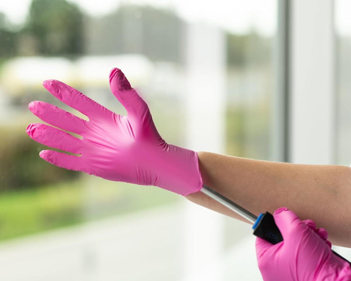 FRAMAR Pink Nitrile Gloves Medium - Disposable Gloves Medium, Cleaning Gloves, Kitchen Gloves, Latex Free Gloves Disposable, Gants Nitrile, Gants Jetables 🍁 All In One Marketplace Canada