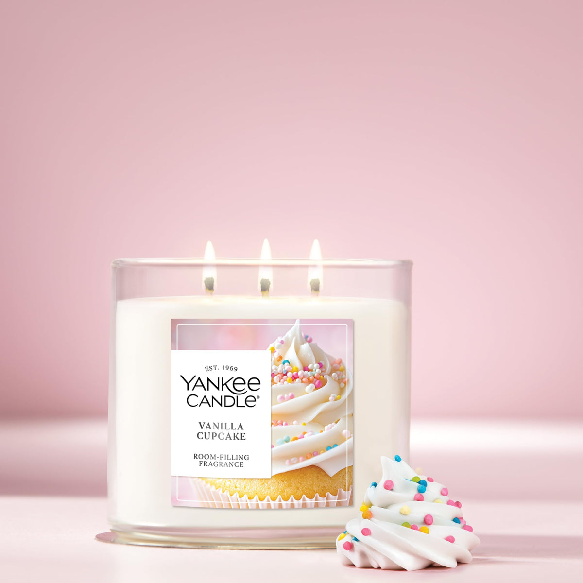 Yankee Candle 3 Wick Candle Jar, Scented Candle with up to 40 Hours of Burn Time, Premium Plant Wax Blend for Consistent Long Lasting Scent from First to Last Burn, Vanilla Cupcake 🍁 All In One Marketplace Canada