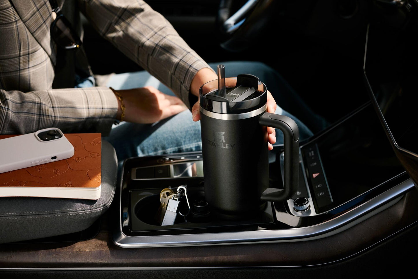 STANLEY Quencher H2.0 Tumbler with Handle and Straw 30 oz | Flowstate 3-Position Lid | Cup Holder Compatible for Travel | Insulated Stainless Steel Cup | BPA-Free | Violet Blossom 🍁 All In One Marketplace Canada