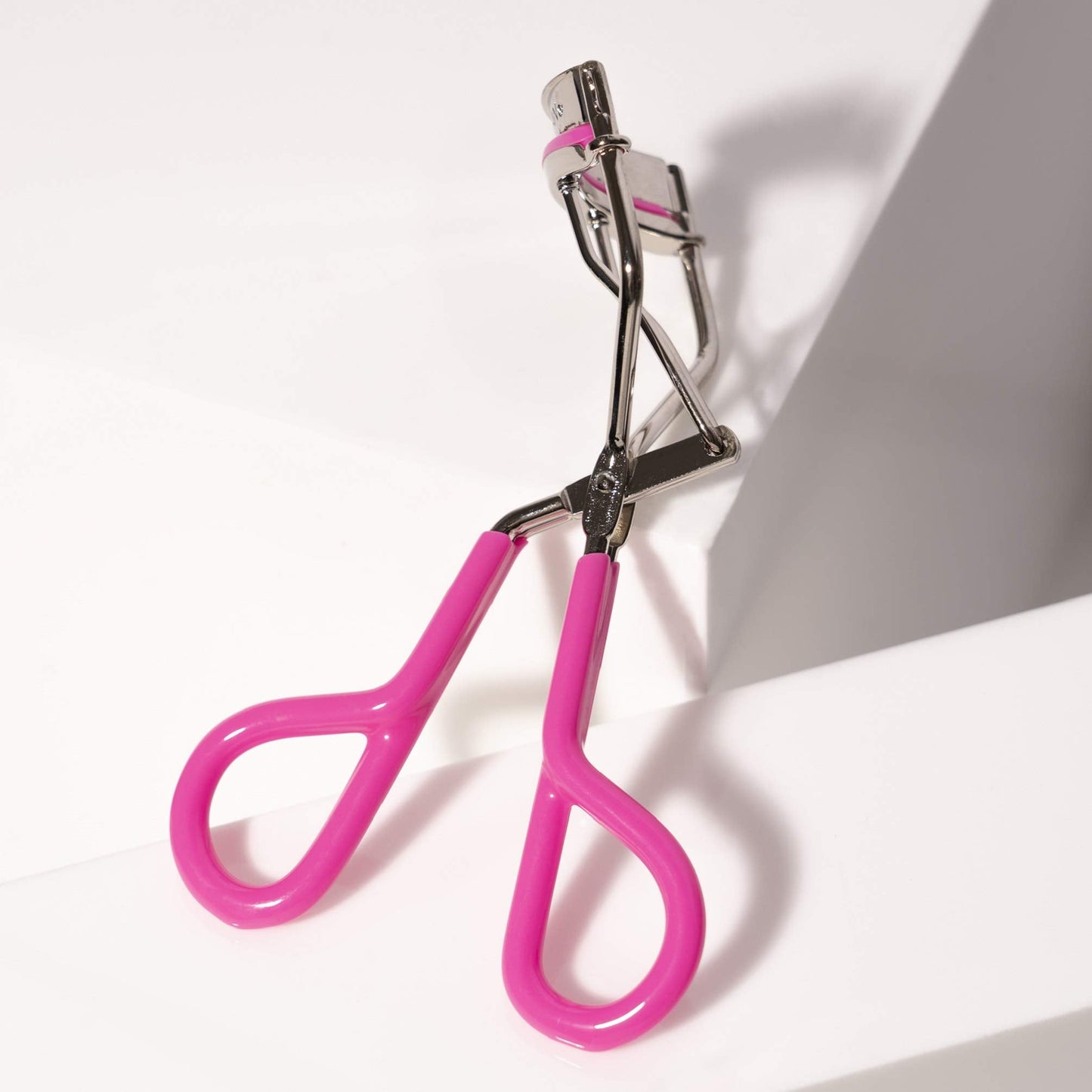 TWEEZERMAN Neon Great Grip Eyelash Curler, Pink, 0.3 Ounce 🍁 All In One Marketplace Canada