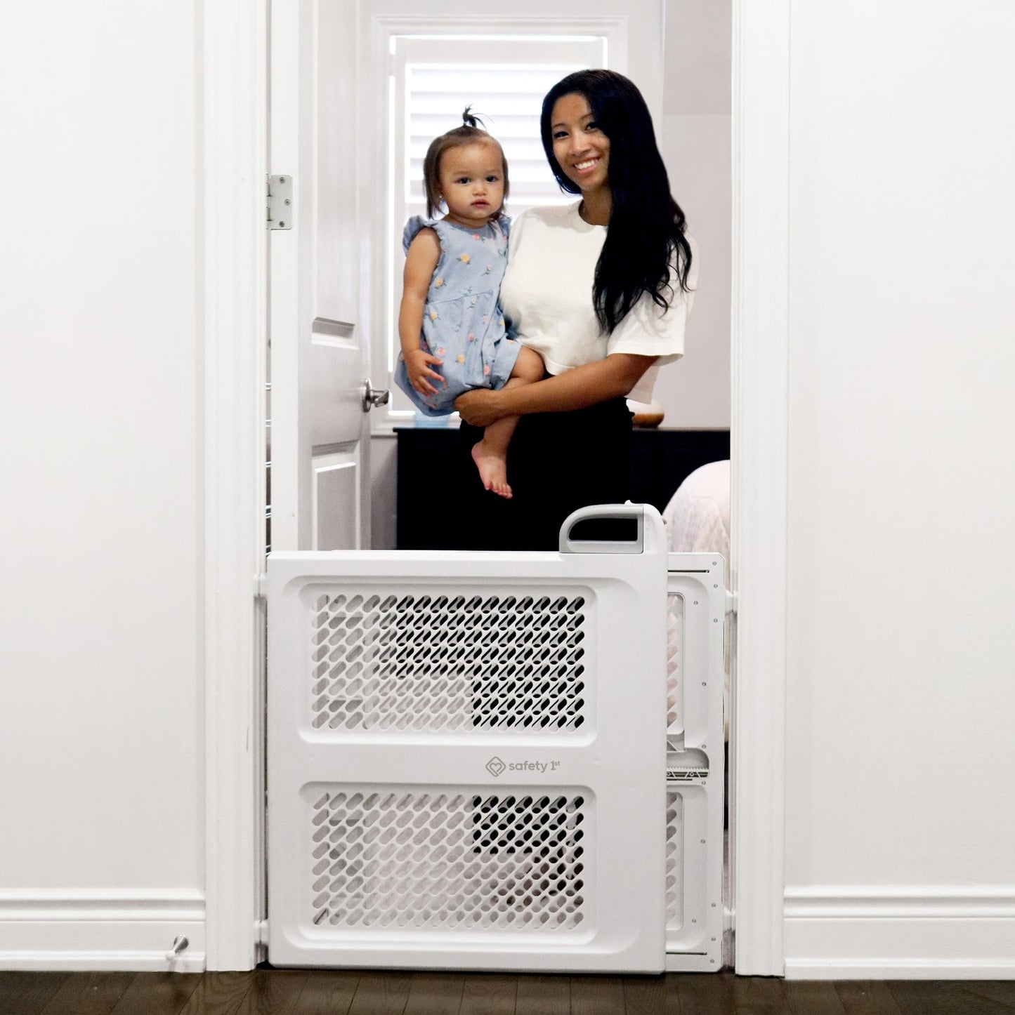 Safety 1st Lift, Lock and Swing Gate - Pressure or Hardware installed, Fits Spaces Between 28" and 42" Wide, 28" Tall, White 🍁 All In One Marketplace Canada