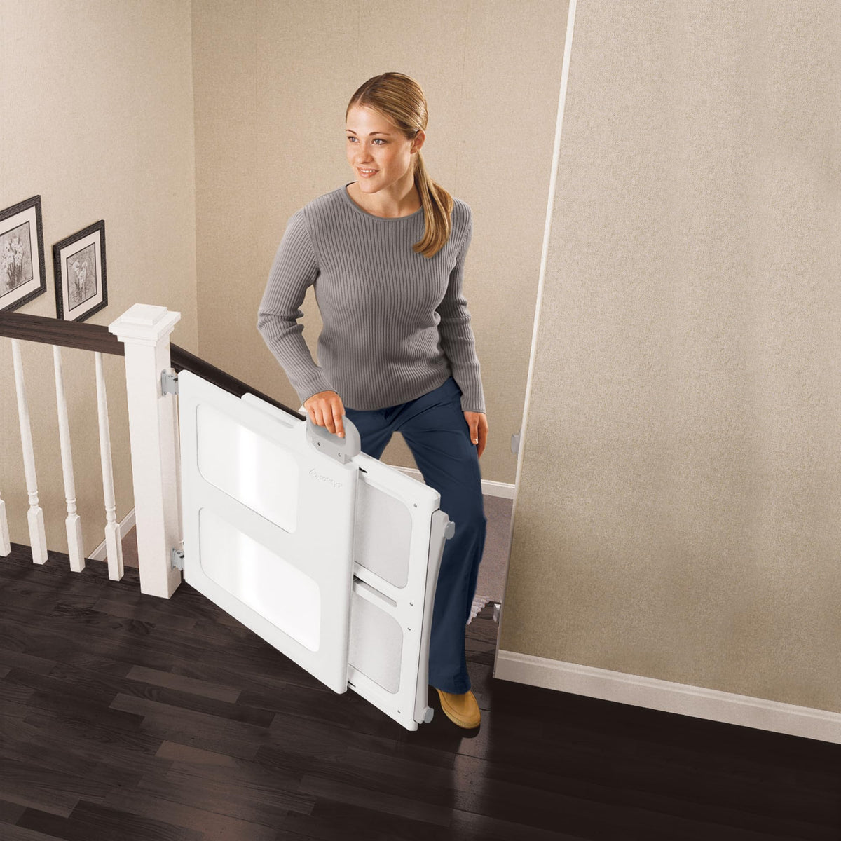 Safety 1st Perfect Fit Gate, Pressure or Hardware installed - Fits Spaces Between 28" and 42" Wide, 28" Tall. Pivoting Bumper For Uneven Openings, Solid Panel Design, Perfect for babies and Pets, White 🍁 All In One Marketplace Canada
