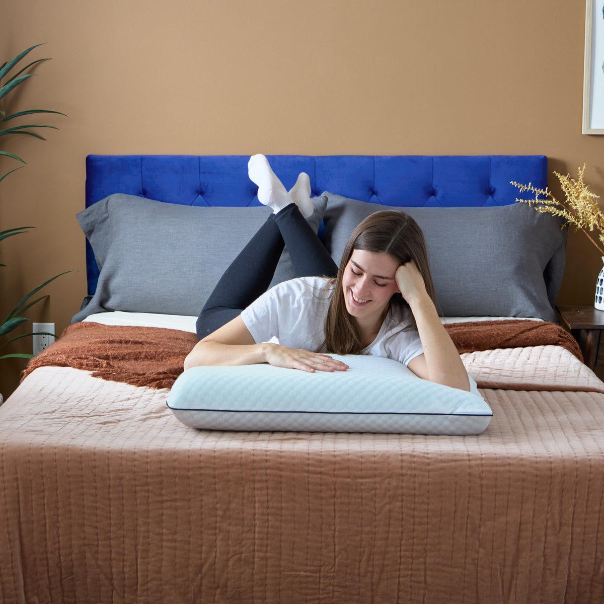 WEEKENDER Ventilated Gel Memory Foam Pillow - Washable Cover - King Size-White 🍁 All In One Marketplace Canada