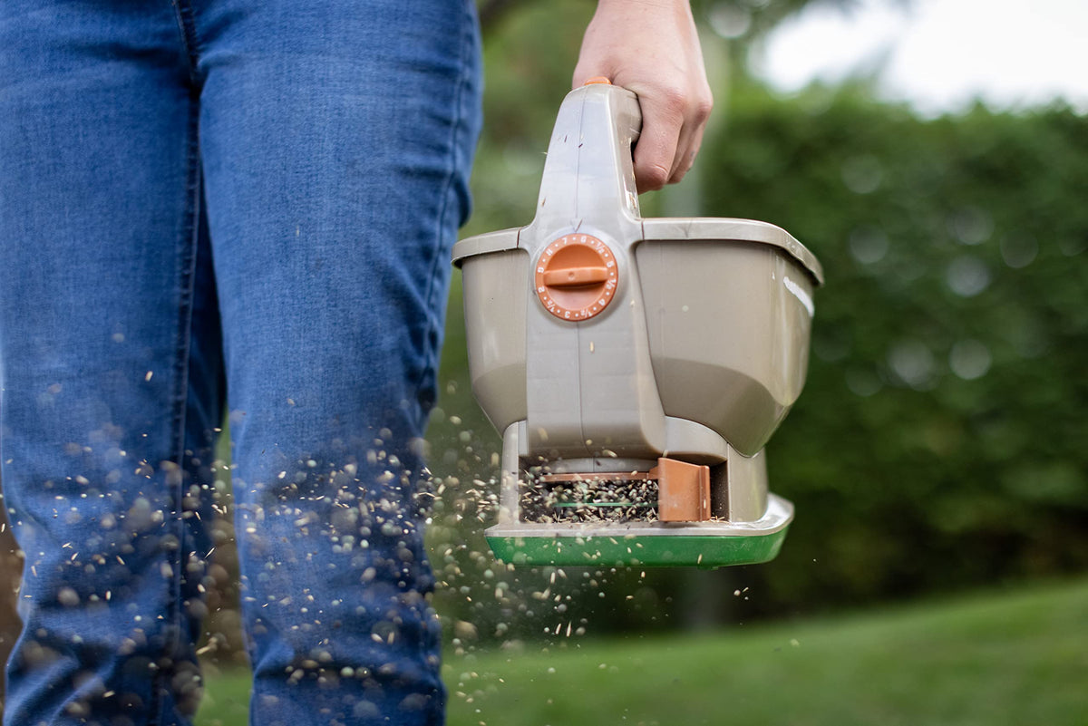 Scotts Lawn Response 9-1-1, 8kg (200 sq Meters / 2,150 sq feet Coverage) | Seed, Fertilizer & Soil Enhancer for Thick, Green Lawns | All-in-one Lawn Solution 🍁 All In One Marketplace Canada