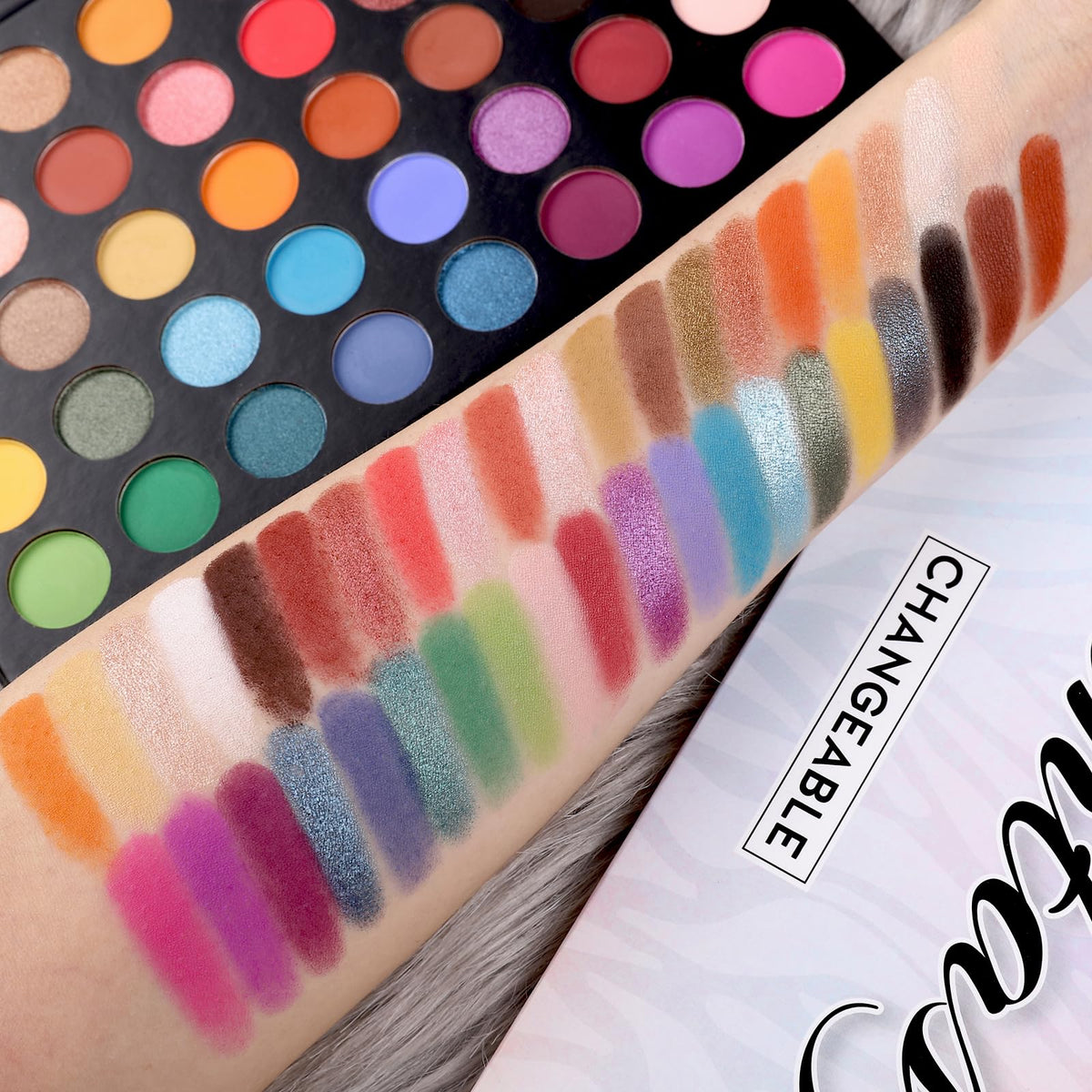 UCANBE Highly Pigmented Eye Makeup Palette, Matte Shimmer Metallic Eyeshadow Pallet Long Lasting Blendable Natural Colors Make Up Eye Shadows Cosmetics Gift Kit 🍁 All In One Marketplace Canada