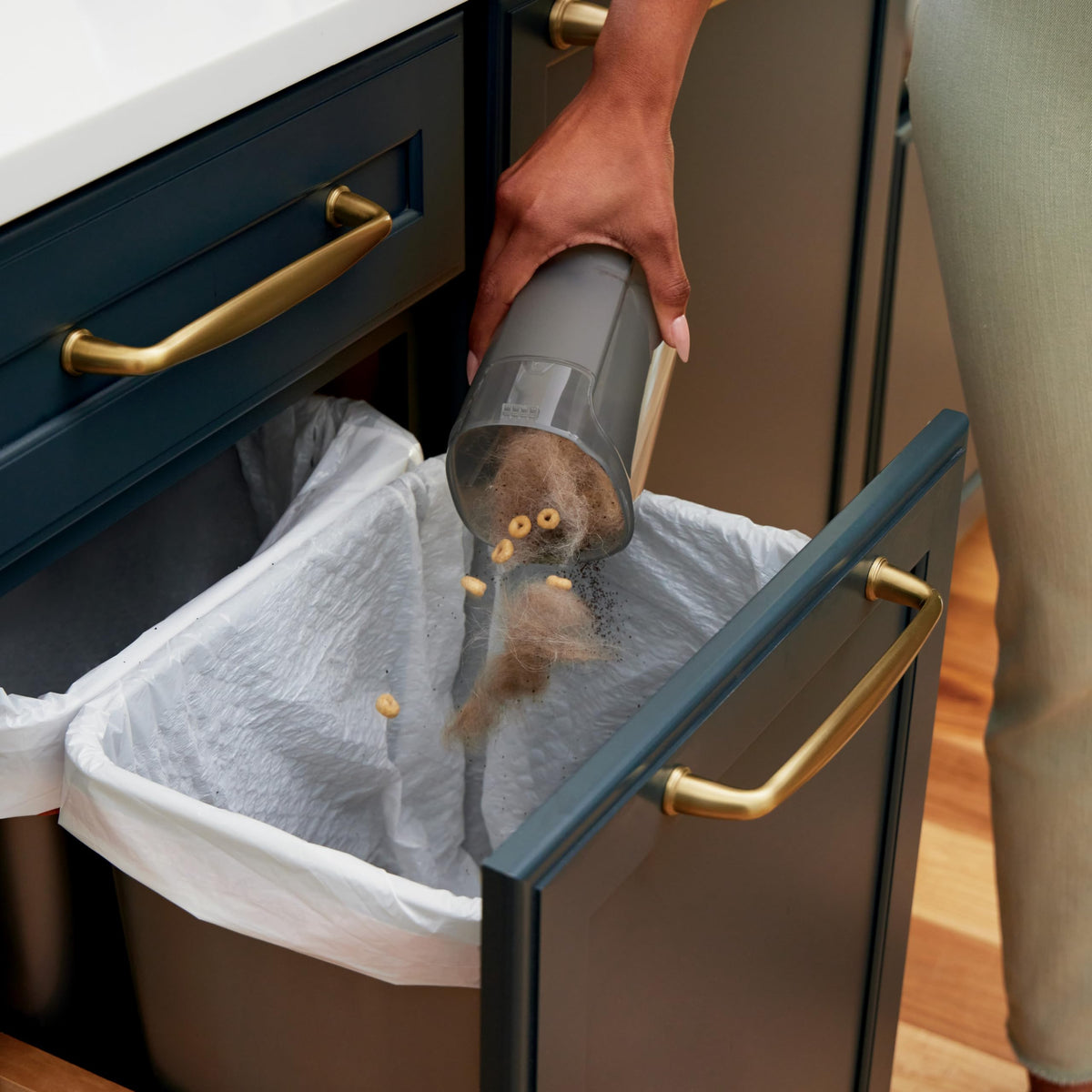 Shark Cyclone Handheld Vacuum - HyperVelocity Suction, Lightweight 1.6 lbs, XL Dust Cup, USB Charging, 8" Crevice Tool, Washable Filter, Green/Grey CH700C (Canadian Version) 🍁 All In One Marketplace Canada