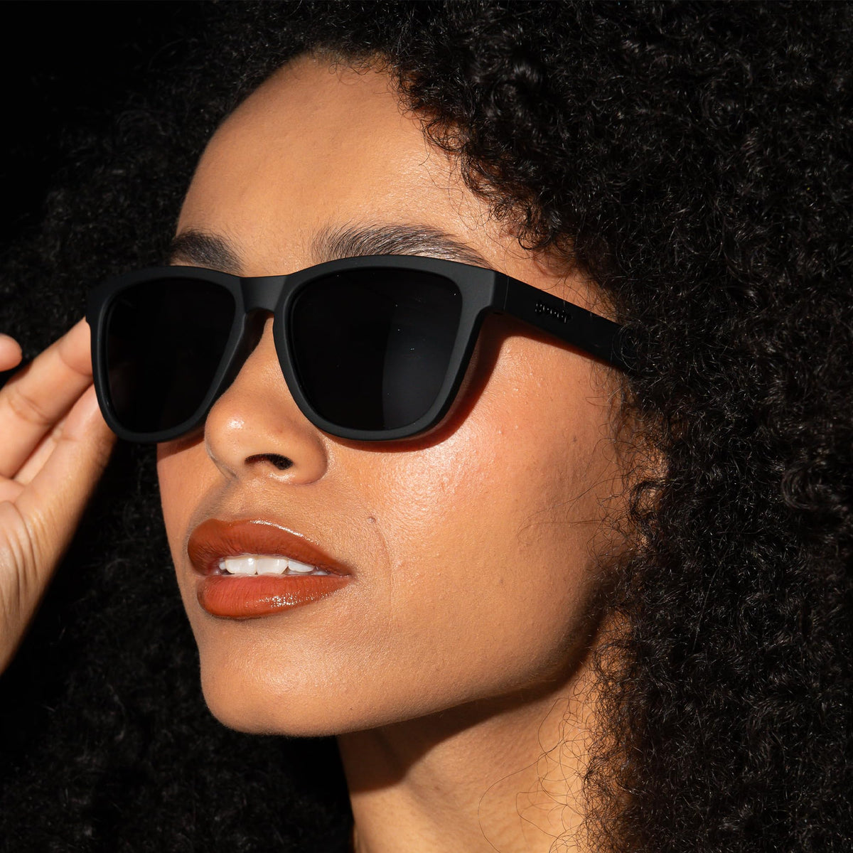 goodr A Unicorn's Calamity Polarized Sunglasses, Medium Sized (OG), Black Solid Frames with Black Non-Reflective Glare Reducing Lenses, UV400 Protection, No Slip, No Bounce 🍁 All In One Marketplace Canada