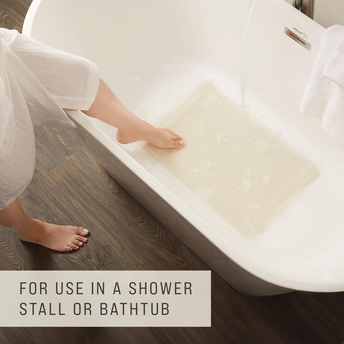 Rubbermaid Commercial Products Bath Tub and Shower Mat | Large - 28 x 16 in. | White | Machine Washable | Safti-Grip Non-Slip Bathroom Mat with Suction Cups for Home/Hotel/Shower/Bathtub 🍁 All In One Marketplace Canada