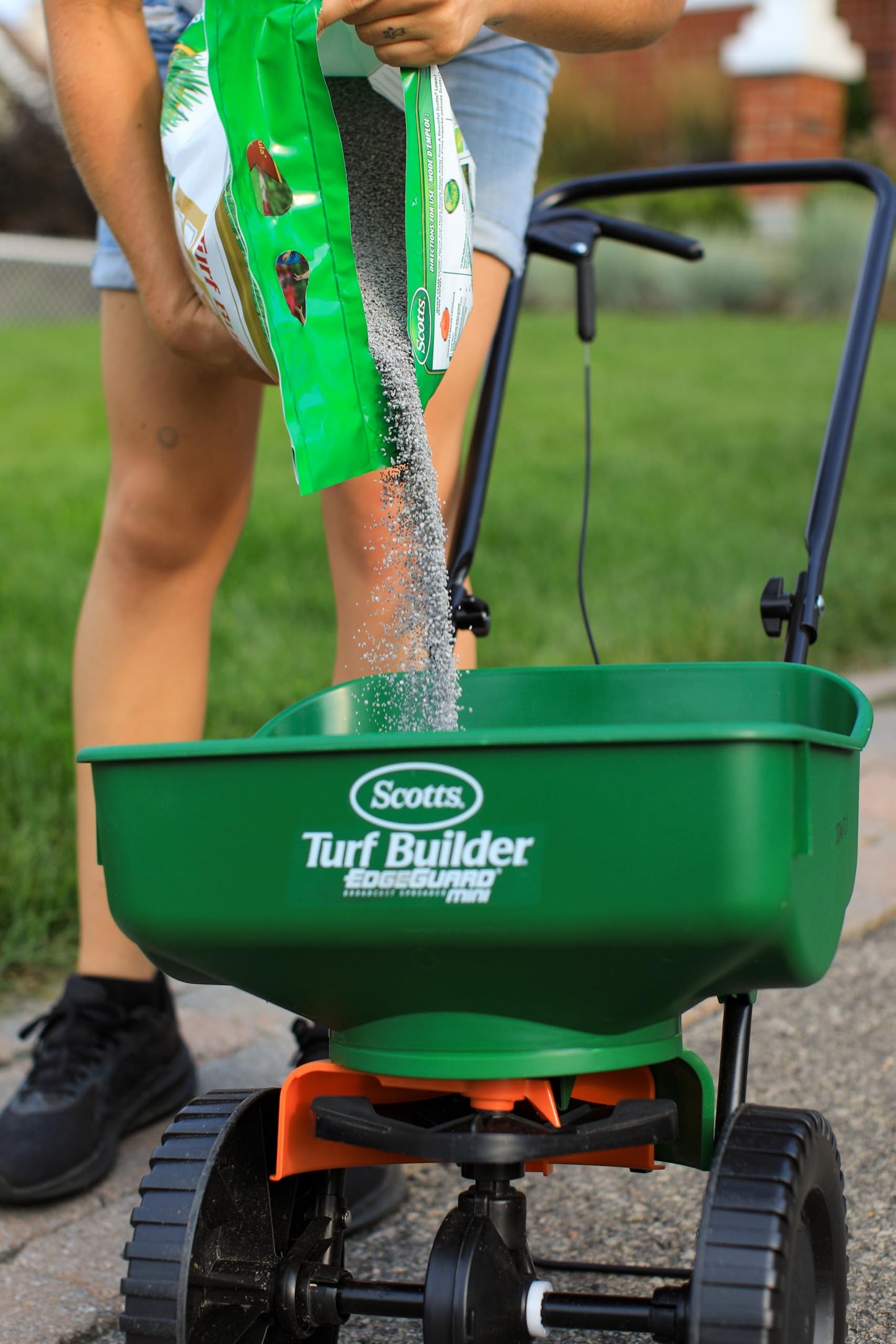 Scotts Turf Builder Pro Lawn Food 32-0-4 5.2kg (400m² Coverage), Lawn Fertilizer 🍁 All In One Marketplace Canada
