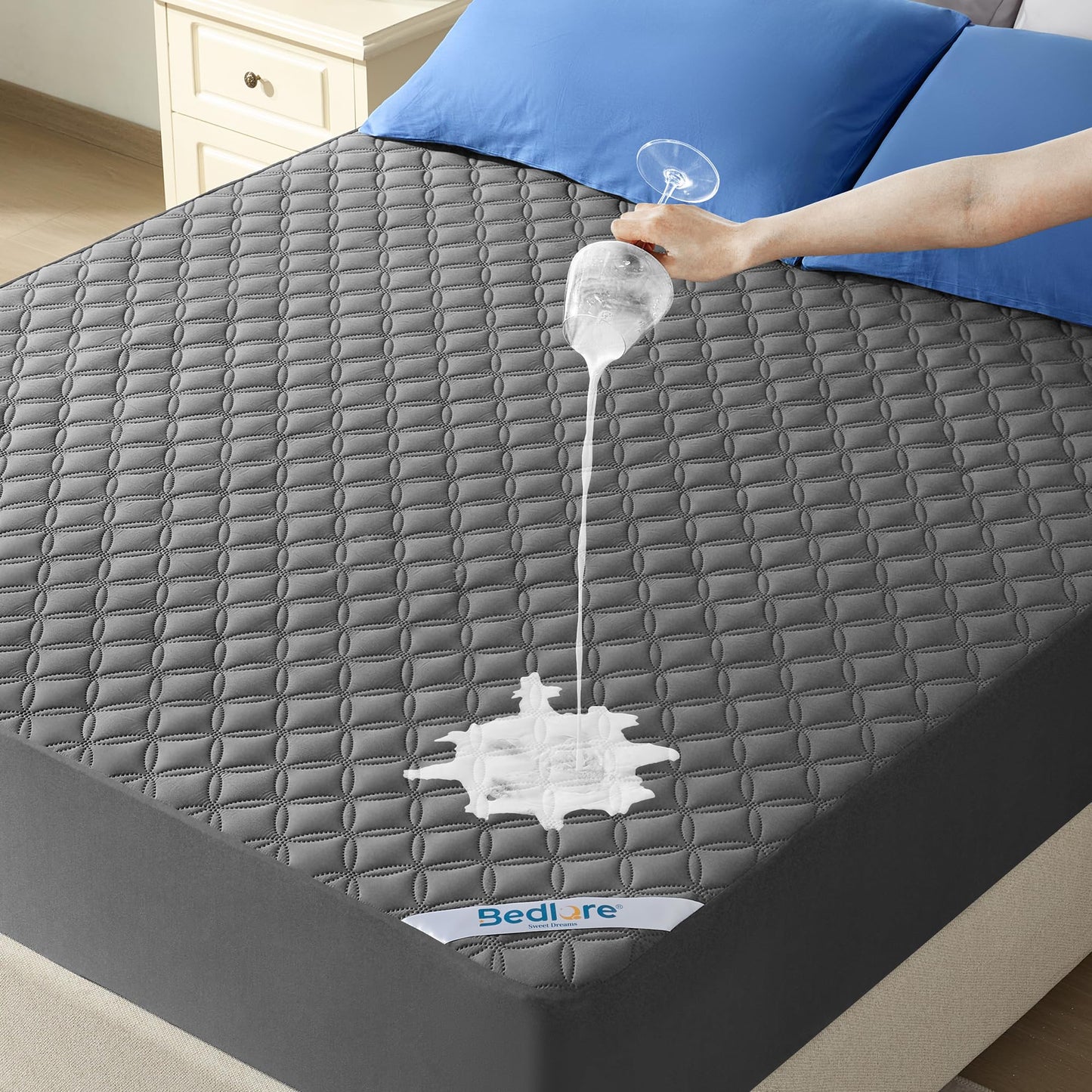 Waterproof Mattress Protector, Noiseless Queen Size Mattress Pad with Deep Pocket Fitted Up to 6"-21", Soft & Breathable Dirt-Proof Bed Mattress Cover Washable for Home, Bedroom, Hotel (Gray) 🍁 All In One Marketplace Canada