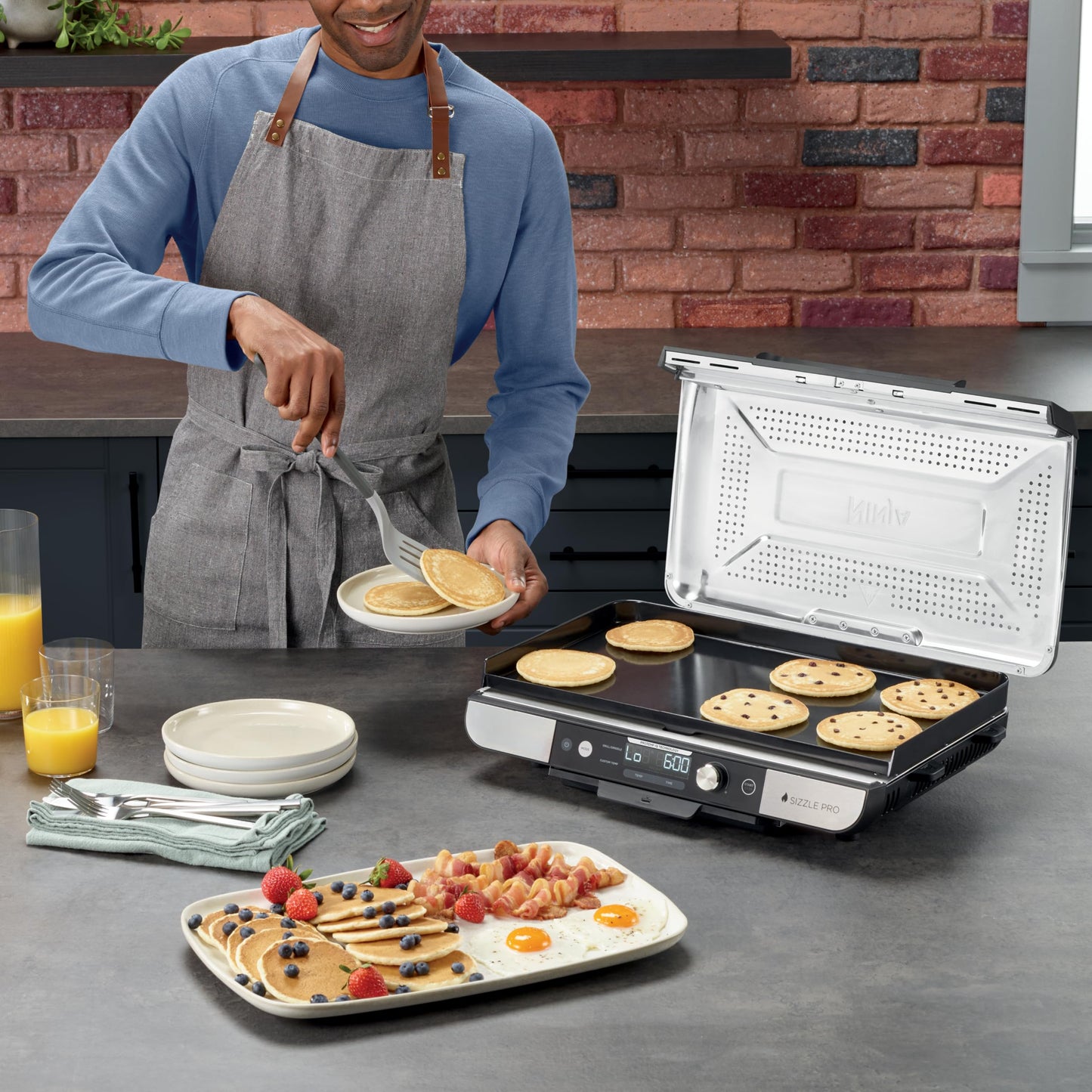 Ninja Sizzle Pro XL 20-Inch Indoor Griddle + Grill, Detachable Ventilated Lid, Grease Control, Ceramic Nonstick Plates, Even Edge-to-Edge Cooking, Extra Large Capacity, Versatile, Silver, GX101C 🍁 All In One Marketplace Canada