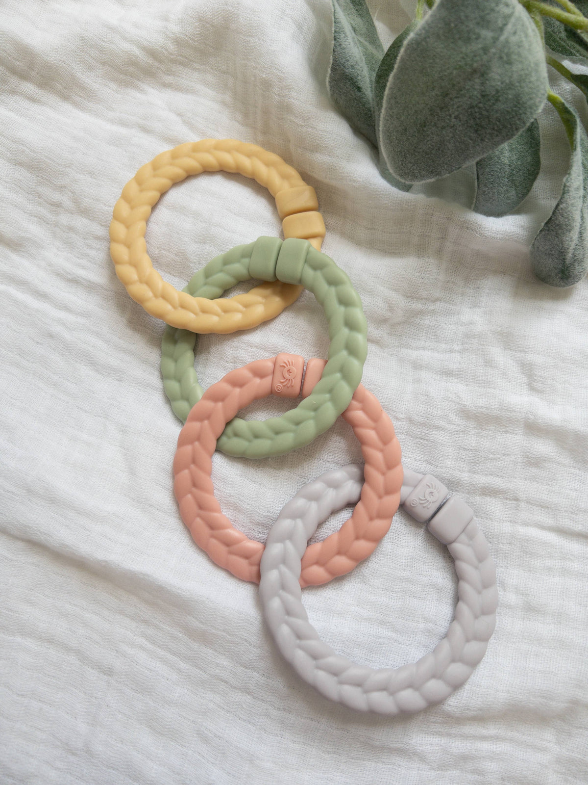 Itzy Ritzy Canada - Bitzy Bespoke Itzy Rings™ Linking Ring Set: Rainbow - Ages 0+