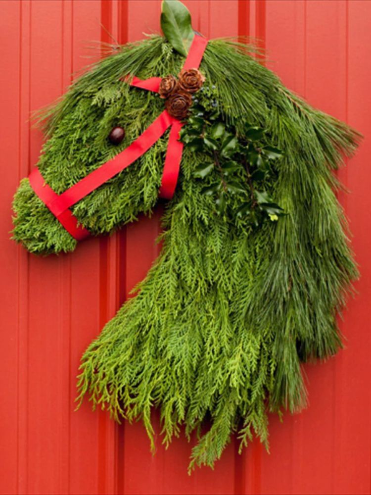 Horse Head Christmas Wreath, Artificial Door Hanging Decor with Balls & Pine Cones